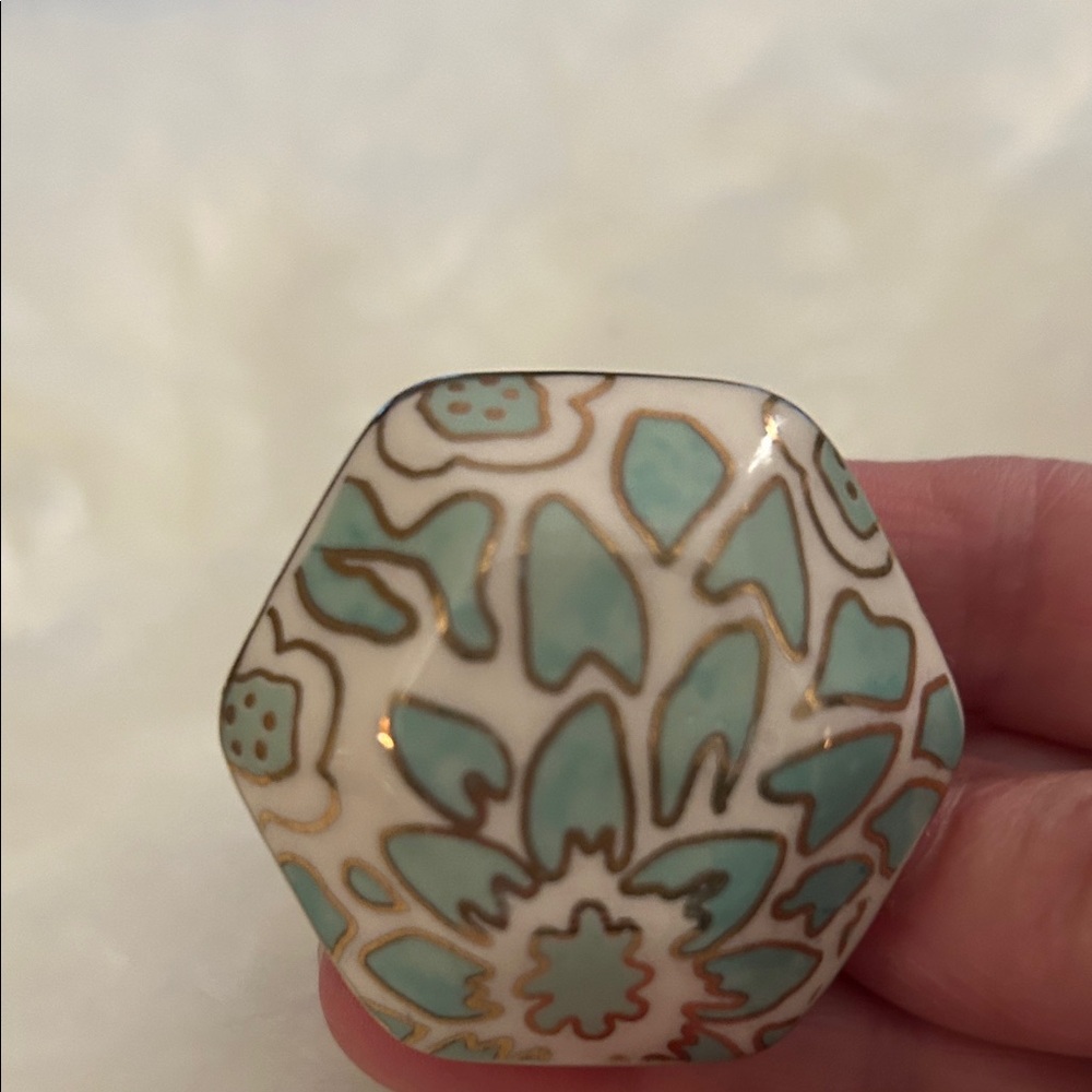 Assorted Decorative Porcelain Knobs Set - Picture 6 of 7